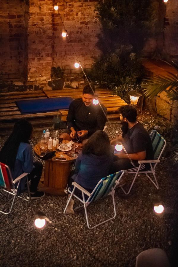 Social Cafe E Bar 旅馆 *